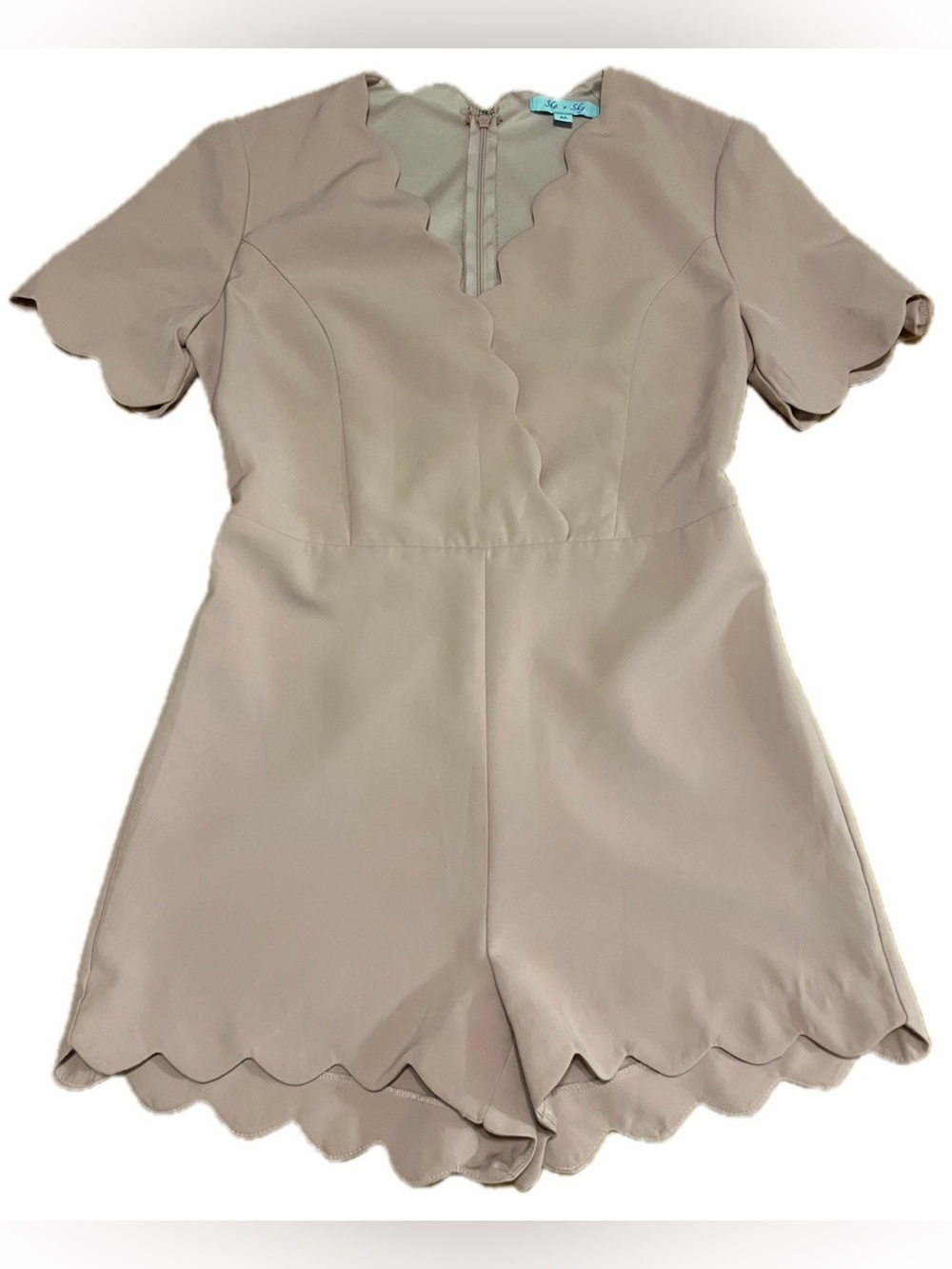 She + Sky Scallop-Trim Pale Dusky Pink One-Piece Romper, Size Medium